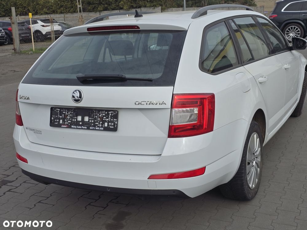 Skoda Octavia 1.6 TDI DPF Ambition - 8