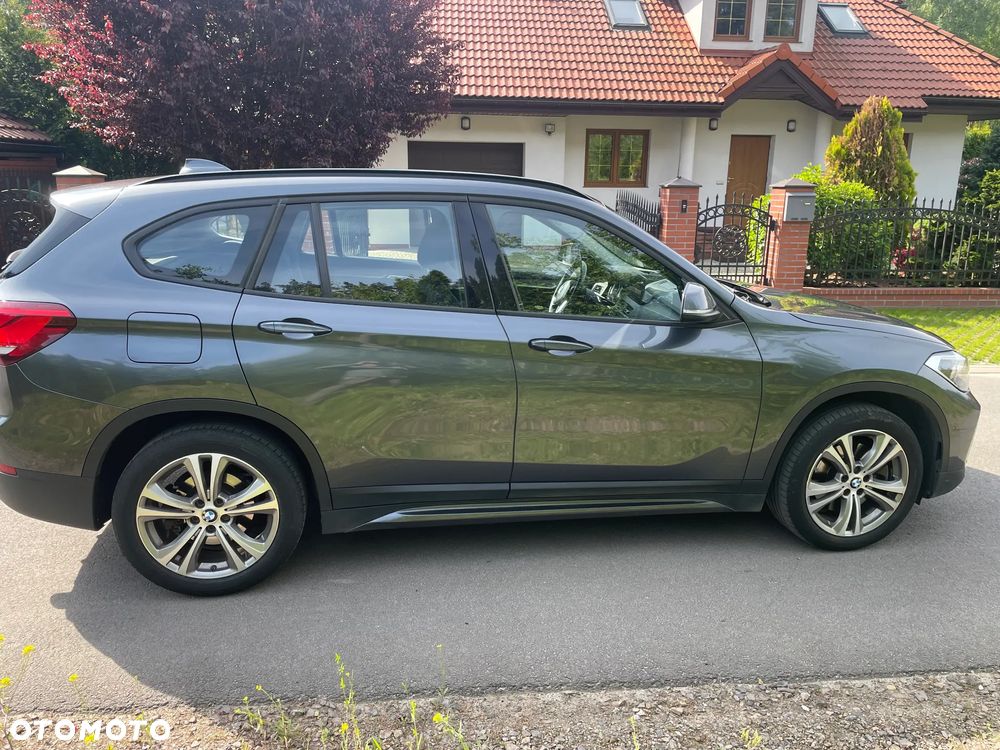 BMW X1 xDrive20i Sport Line - 3
