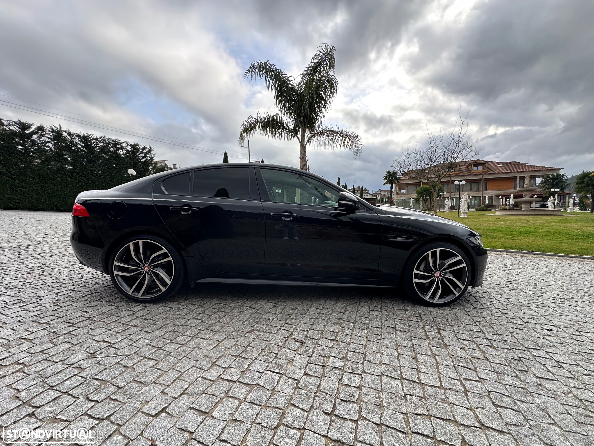 Jaguar XE 2.0 D R-Sport AWD Aut. - 4