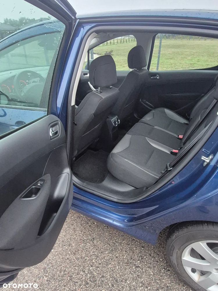 Peugeot 308 2.0 HDi Premium Plus - 16