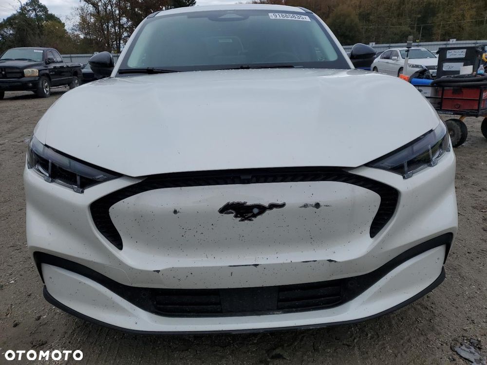 Ford Mustang Mach-E - 3