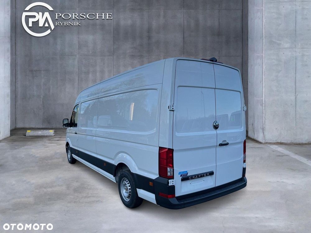 Volkswagen Crafter 35 Furgon z wysokim dachem silnik: 2,0 l EU6 SCR 140 KM / skrzynia biegów: Przedni napęd manualna 6-biegowa rozstaw osi: 4490 mm - 7