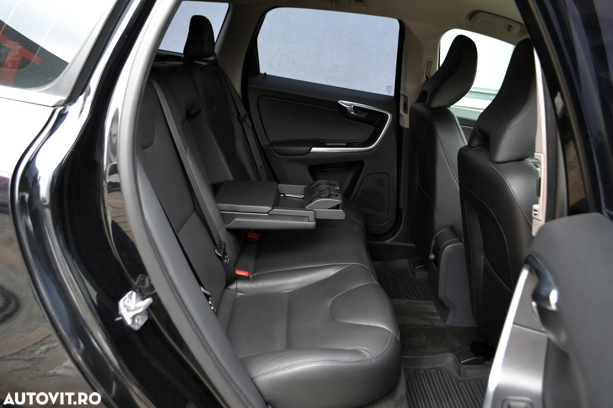 Volvo XC 60 D5 AWD Geartronic Summum - 10