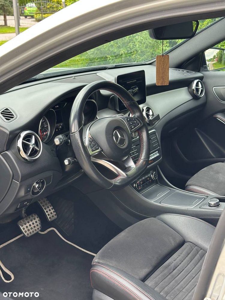 Mercedes-Benz GLA 180 d 7G-DCT AMG Line - 9
