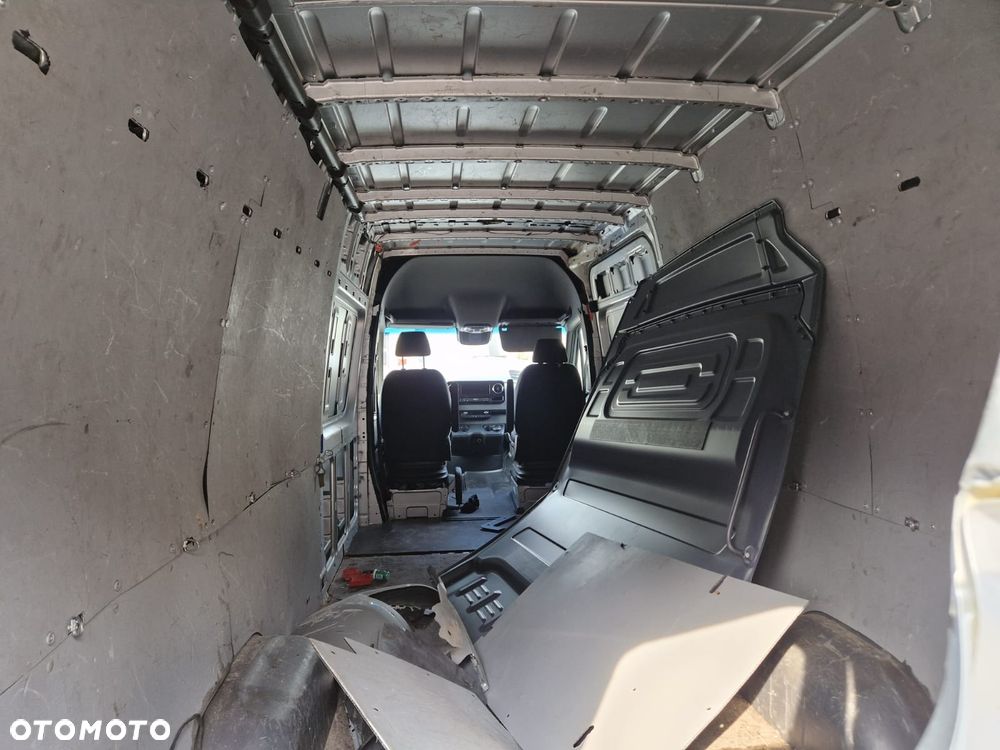Mercedes-Benz Sprinter - 19
