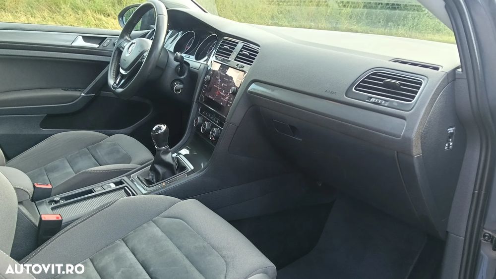 Volkswagen Golf 1.6 TDI Highline - 12