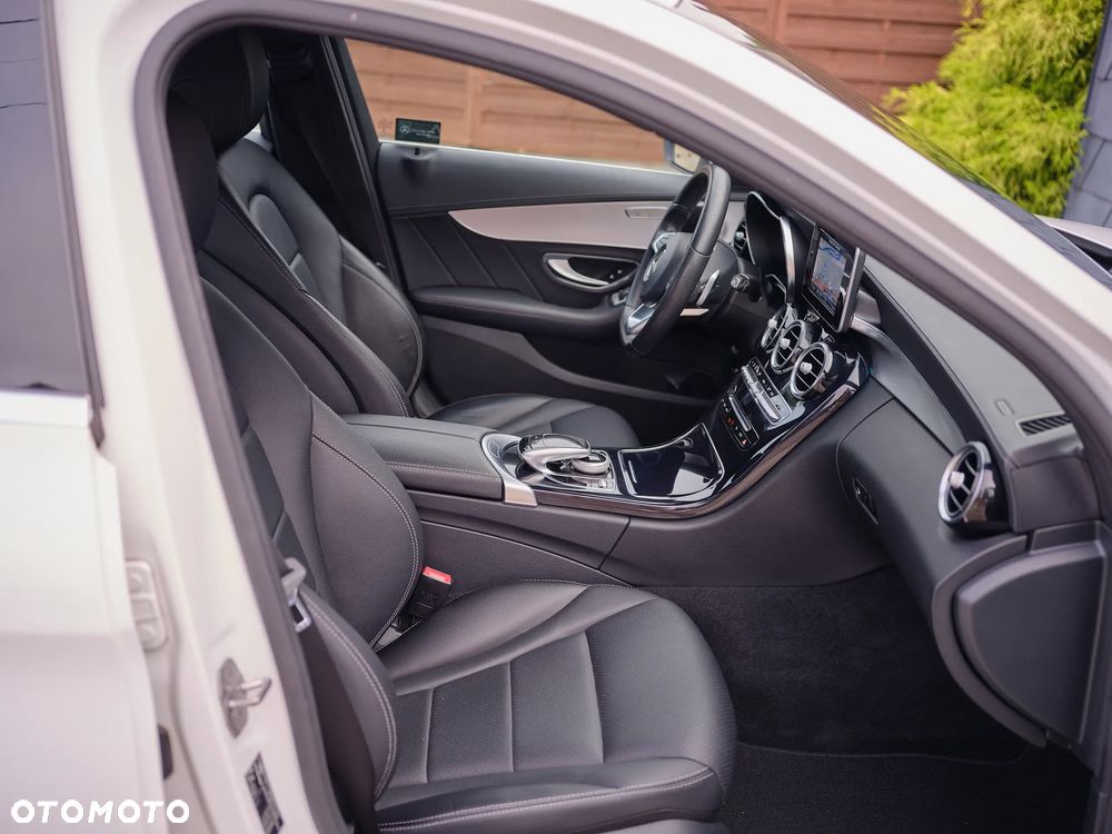 Mercedes-Benz Klasa C 200 4-Matic 9G-TRONIC - 14