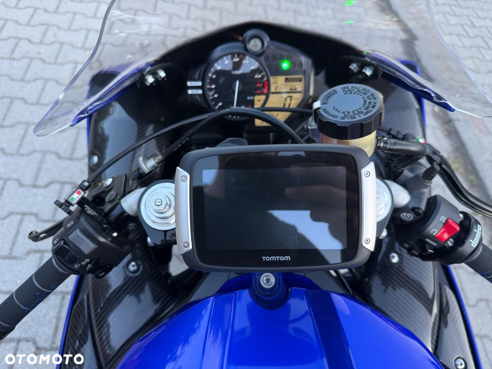 Yamaha R1 - 35