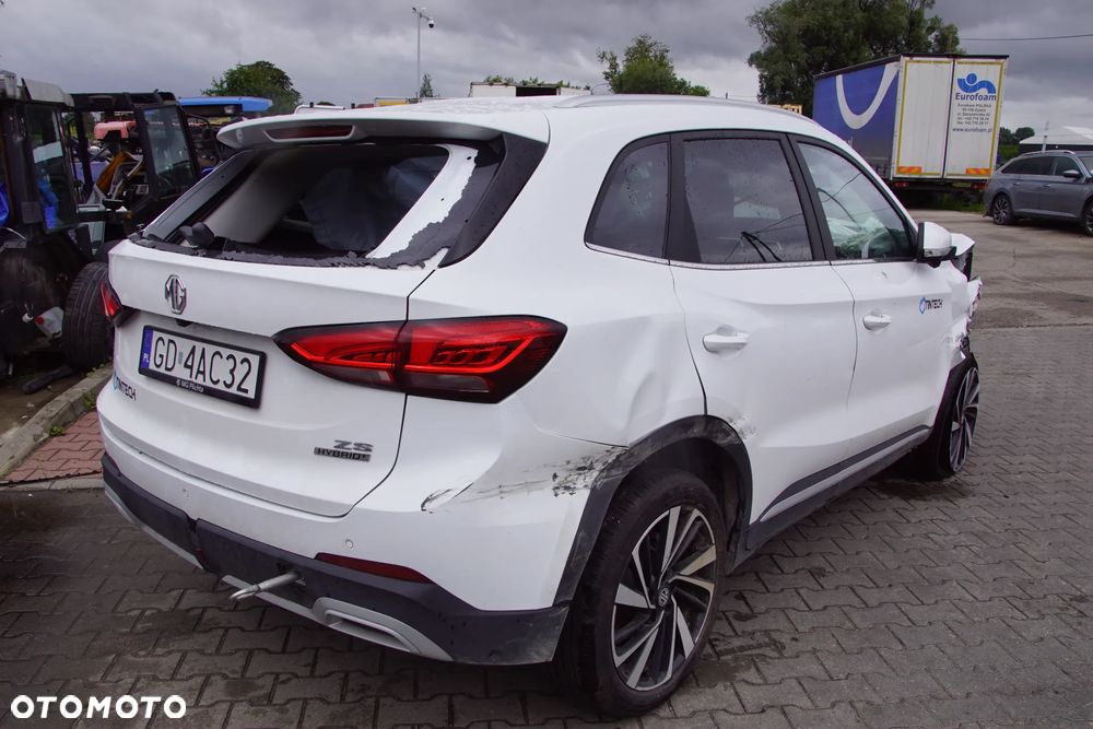 Auto na części - MG ZS II 1.5 HEV+ 197 KM 15FHC DHT 5WSB 2026R Silnik Skrzynia Bateria Drzwi Błotnik Zderzak Lampa Lusterko Klamka Szyba Deska Kokpit Sterownik Moduł Czujnik Licznik Wyświetlacz Panel Kierownica - 9