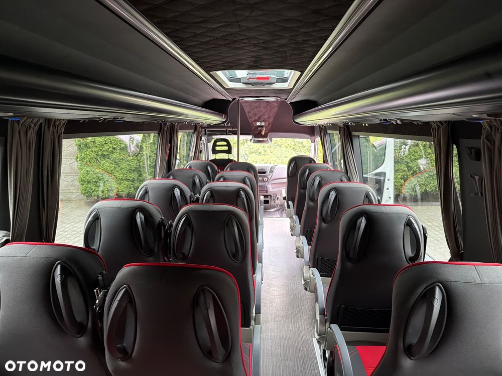 Iveco DAILY AUTOBUS 24 MIEJSCA / PRZEWÓZ OSÓB NIEPEŁNOSPRAWNYCH / KLIMA POSTOJOWA / WEBASTO / TELEWIZOR / LEDY W ŚRODKU KOLOROWE / Salon Polska/ Nowe Opony/Jak Nowe/Mały Przebieg/ - 30