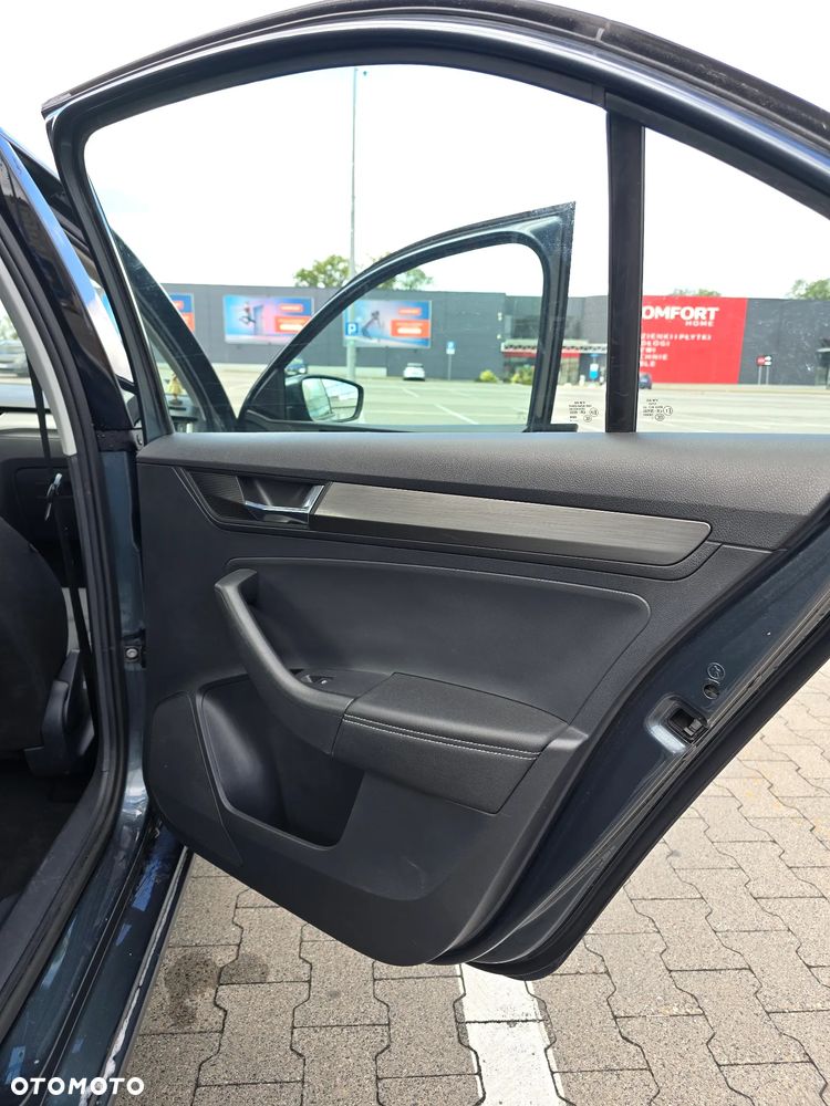 Skoda RAPID 1.0 TSI Style - 22