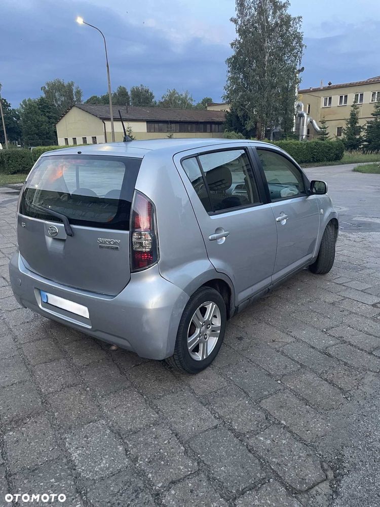Daihatsu Sirion - 2