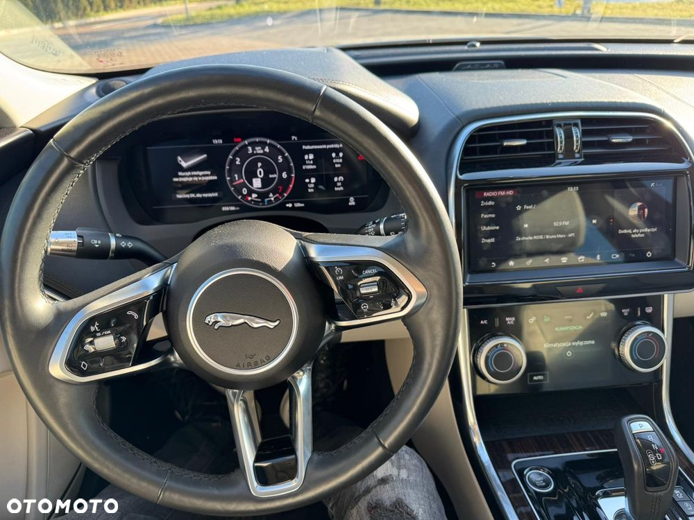 Jaguar XE - 14
