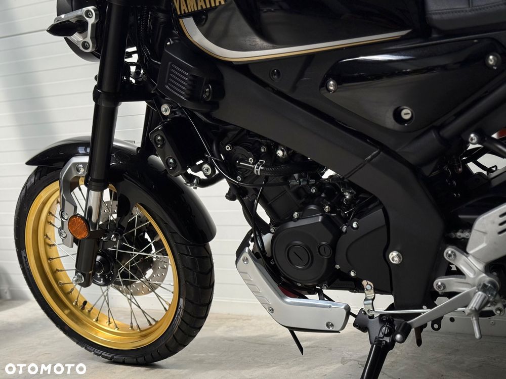Yamaha XSR - 32