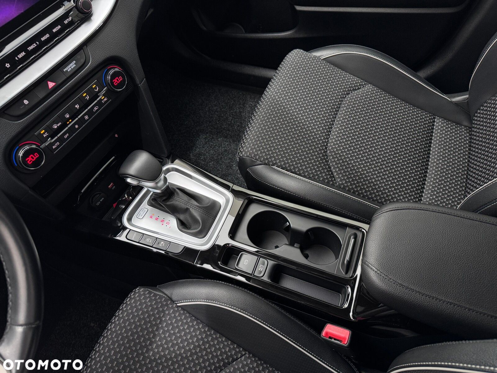 Kia XCeed - 25