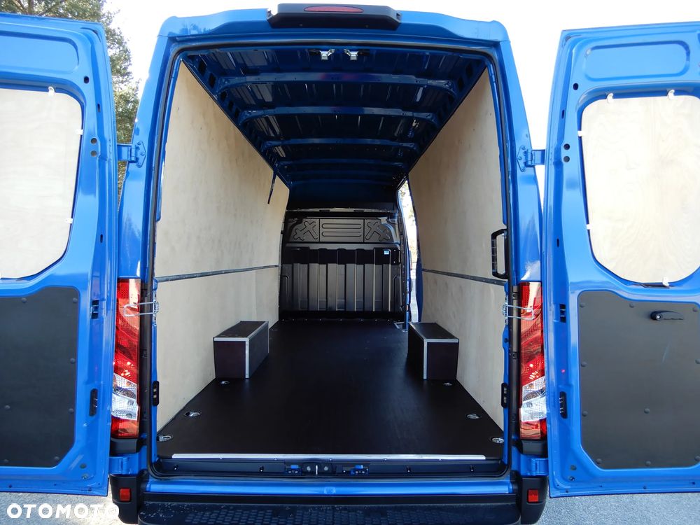 Iveco Daily 35S18 3.0 HPI 180 KM POWER Furgon Blaszak XXL 4.70 CM MAXI LONG Wysokość H2 1900 mm WZMACNIANE ZAWIESZENIE 968 Kg Ładowność HAK 3500 Kg Rozstaw Osi 4100 mm DMC 3500 Kg, WZMACNIANY Stan NOWY NIE UŻYWANY OKAZJA DOSTEPNY I GOTOWY - 15