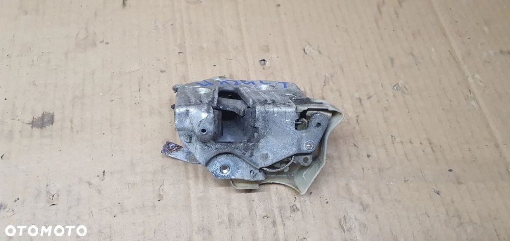 Zamek drzwi lewy tył tylny lewy Mercedes W124 - 1