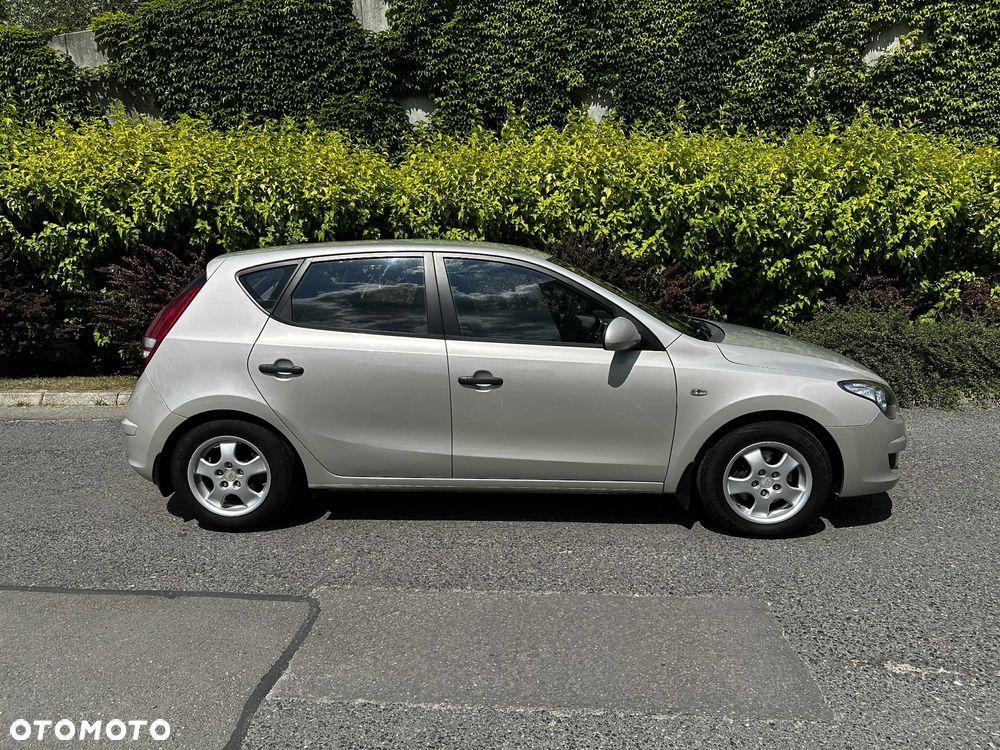 Hyundai i30 1.6 CRDi Base + - 2