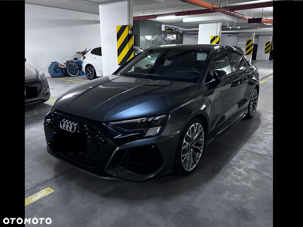 Audi RS3 Limousine - 1