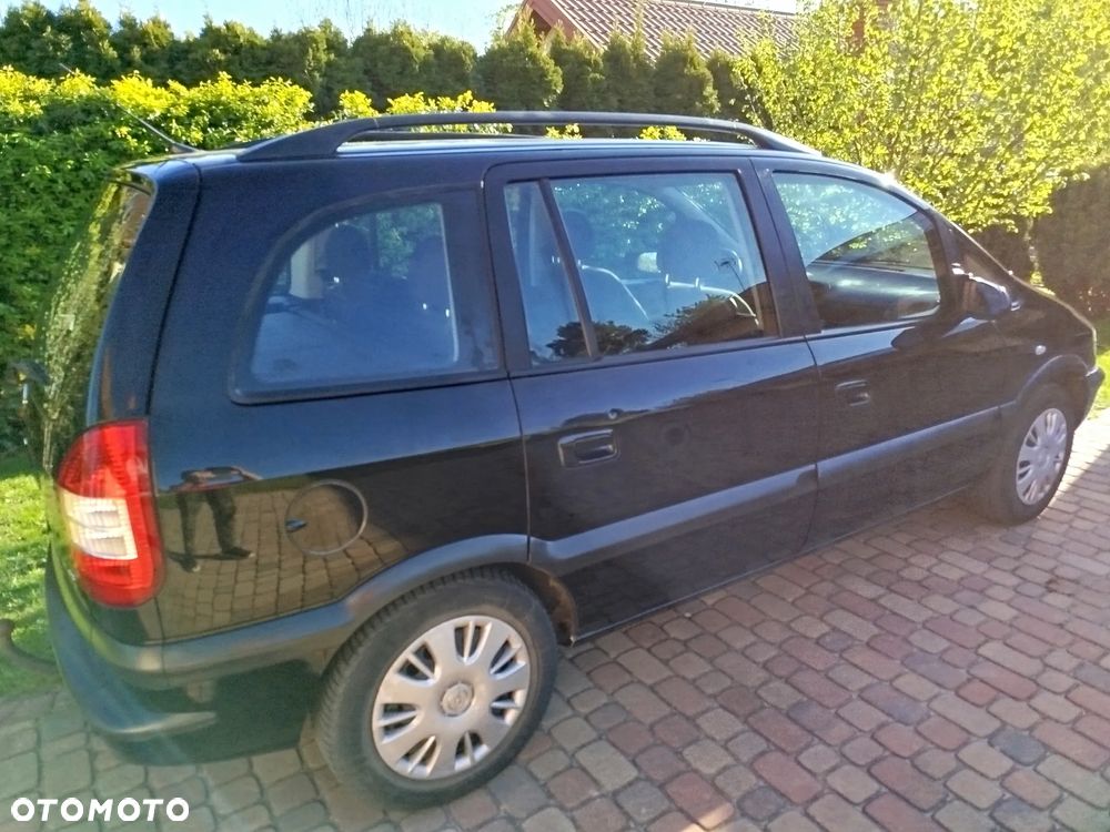 Opel Zafira 1.8 16V Comfort - 2