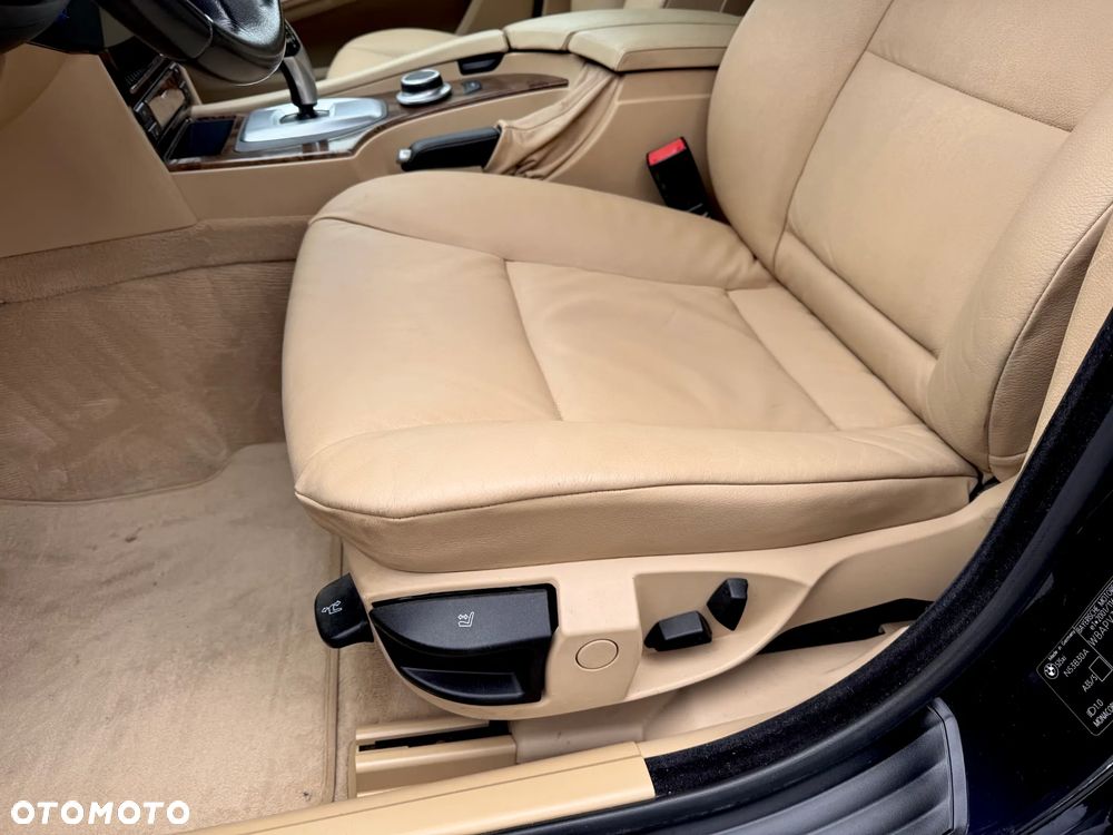 BMW Seria 5 525xi - 25