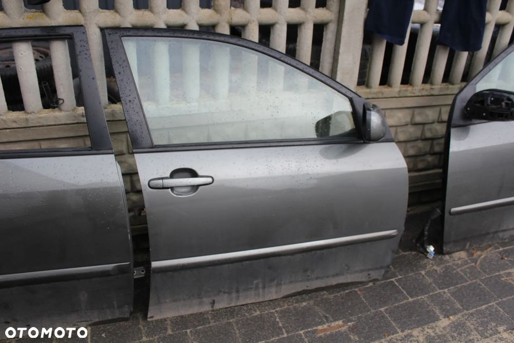 DRZWI PRAWY PRZÓD TOYOTA COROLLA E12 HATCHBACK KOLOR 1C3