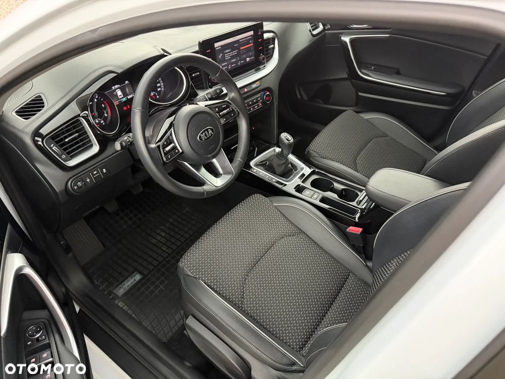 Kia Ceed 1.6 CRDi mHEV L - 6
