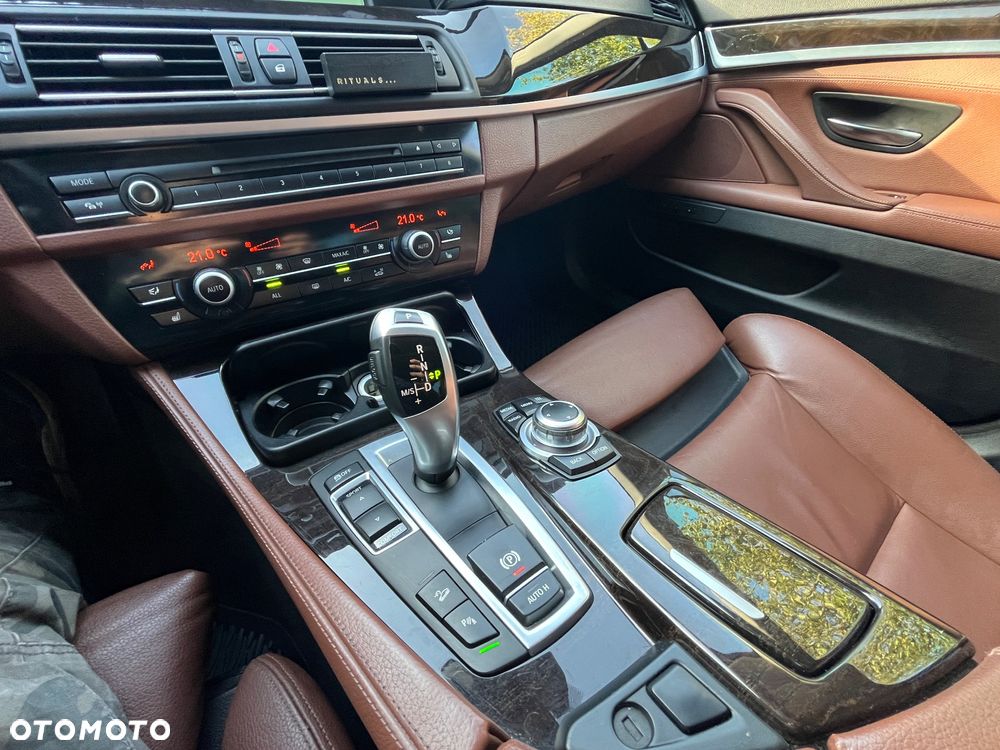 BMW Seria 5 525d xDrive - 17