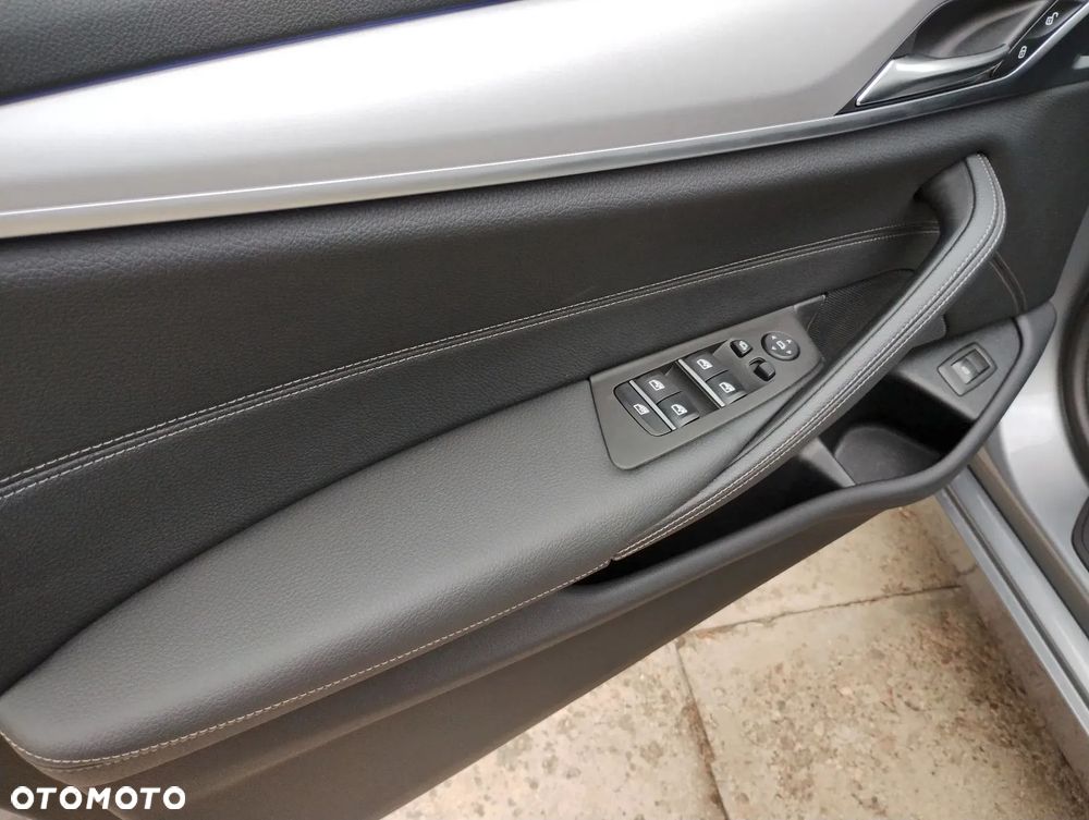 BMW Seria 5 520d - 24