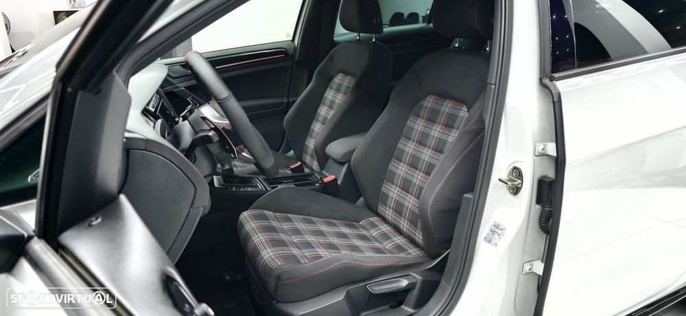 VW Golf - 45