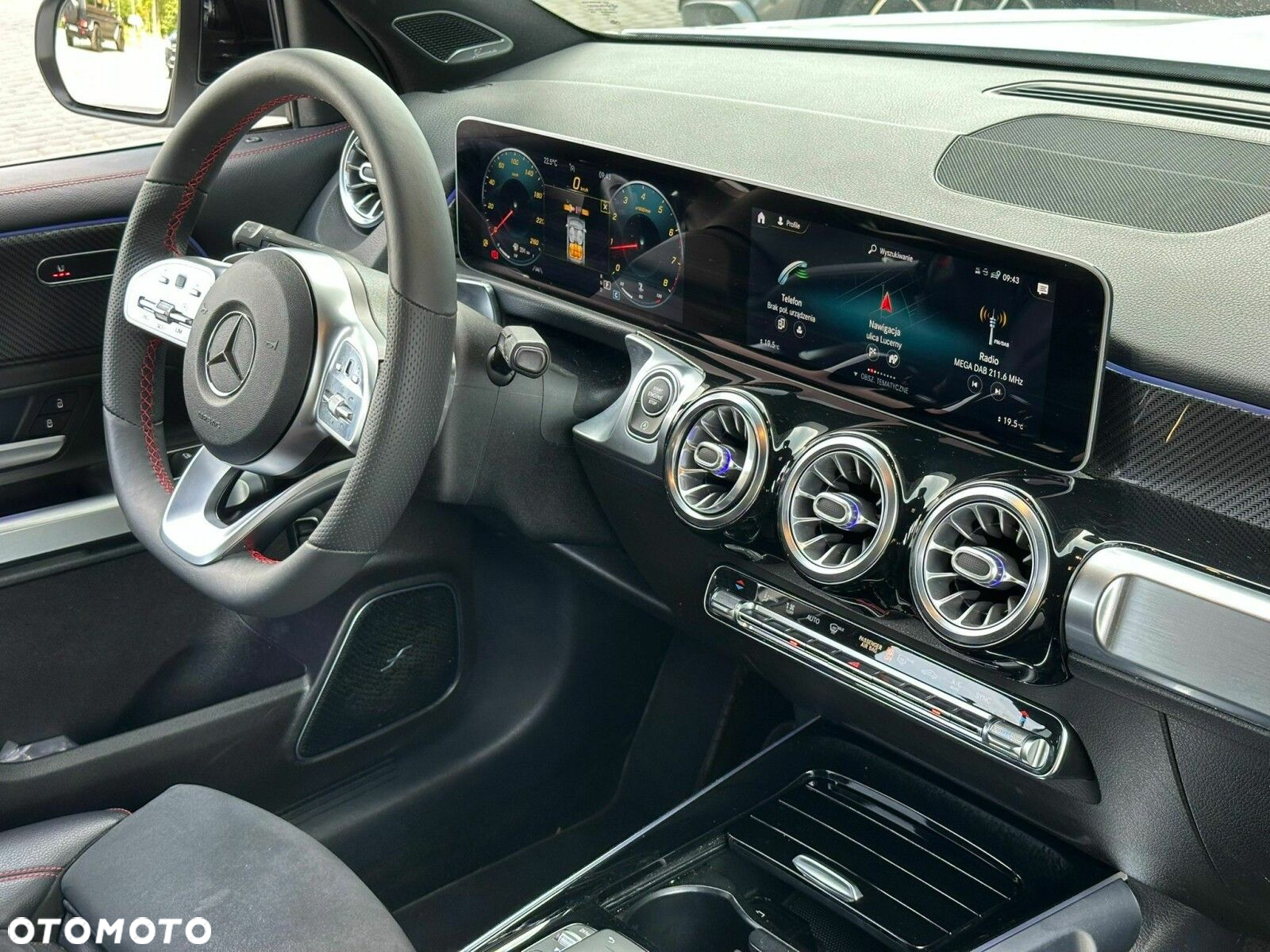 Mercedes-Benz GLB - 11