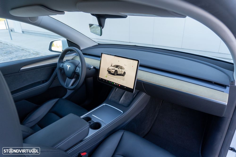 Tesla Model Y Standard - 24