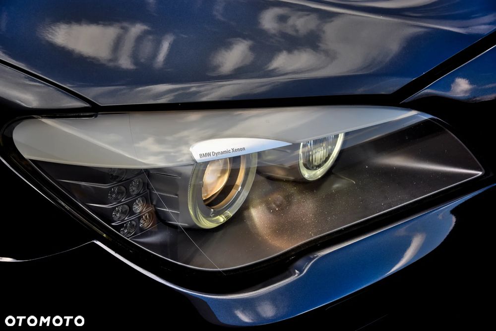 BMW Seria 7 750i - 8
