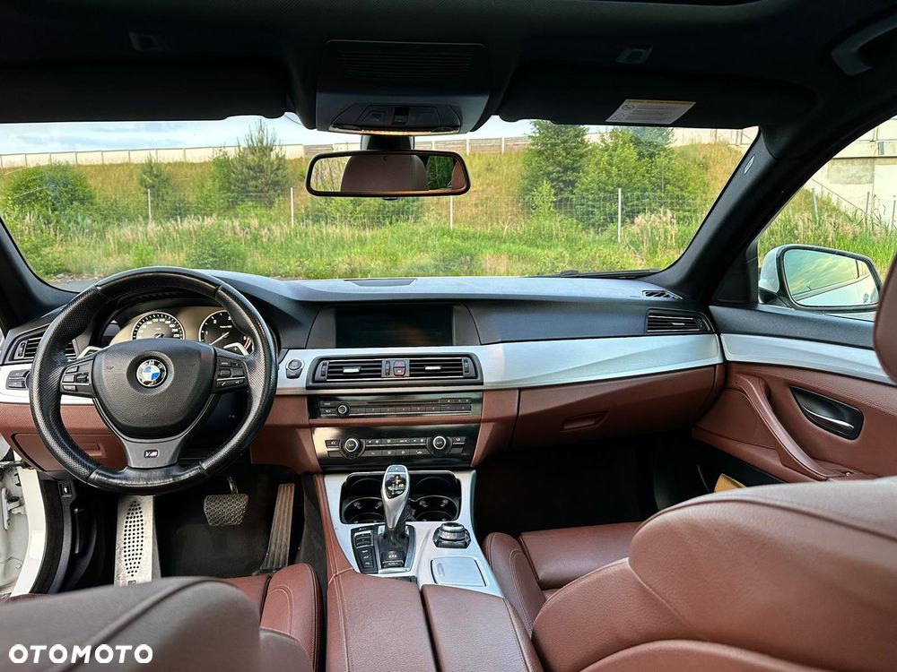 BMW Seria 5 530d xDrive Touring - 12