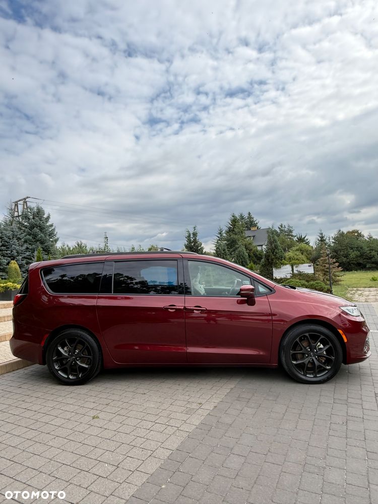 Chrysler Pacifica - 16