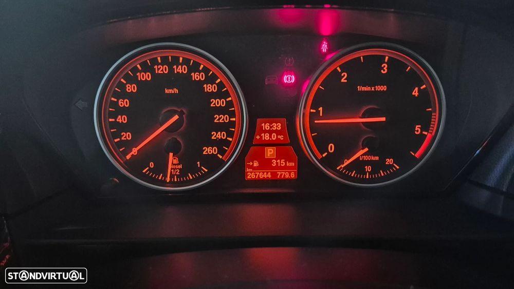 BMW 520 dA Executive - 14