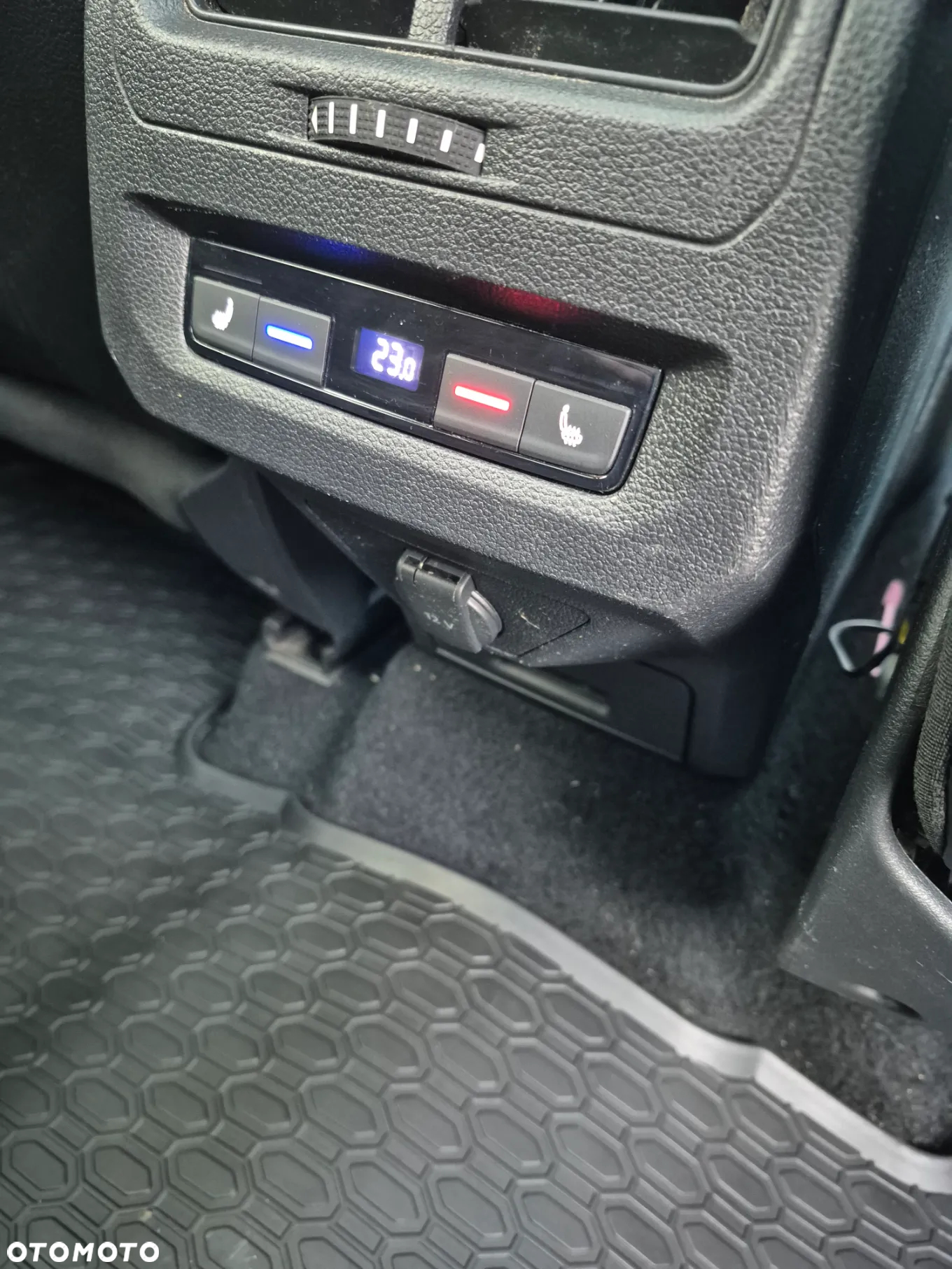 Volkswagen Touran - 11