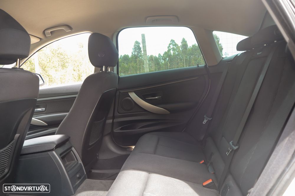 BMW 320 d xDrive Sport Line — fotografia 7