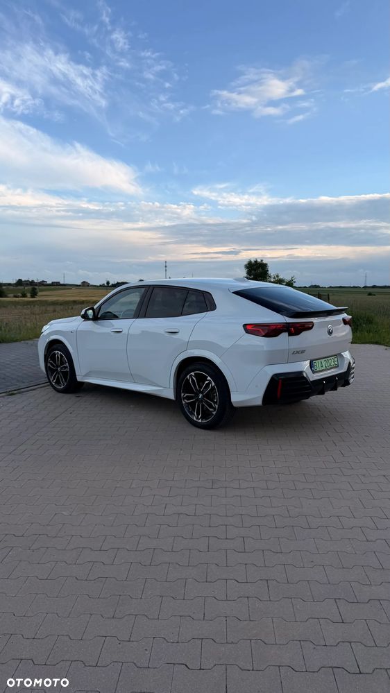 BMW iX2 eDrive20 66.5kWh M Sport - 1