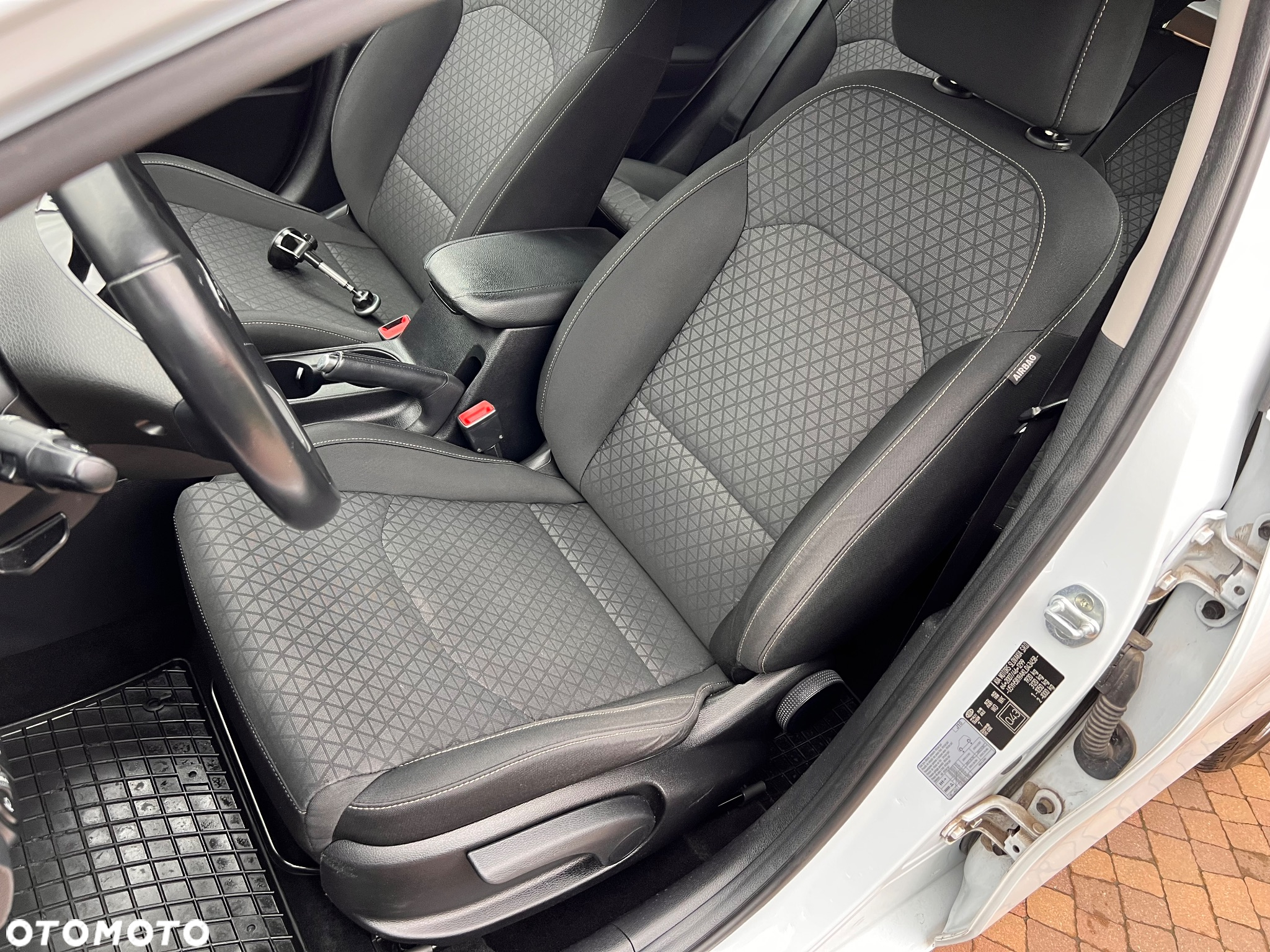 Kia Ceed 1.6 CRDi SCR M - 7