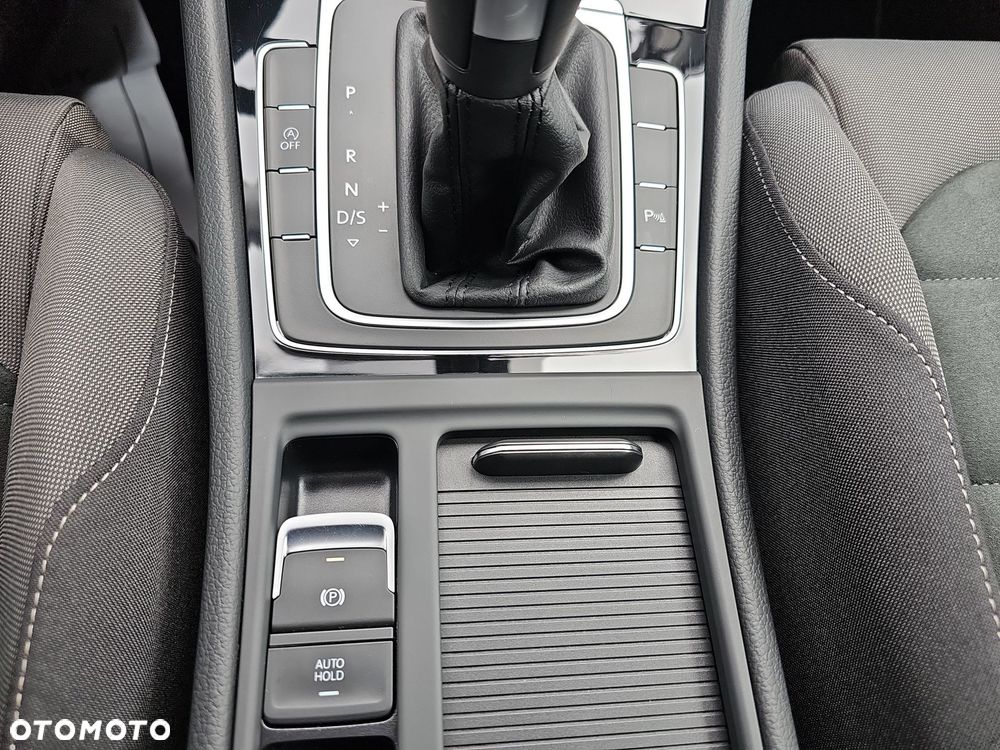 Volkswagen Golf - 31