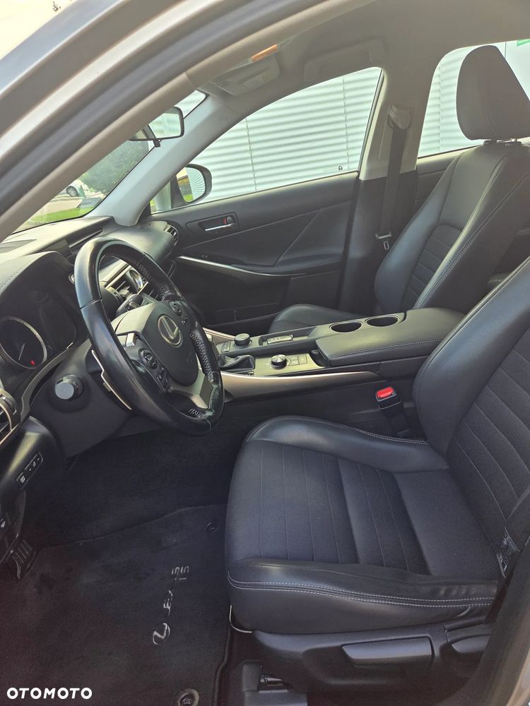 Lexus IS 200t Elegance - 11
