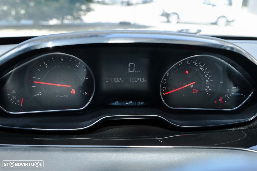 Peugeot 208 1.4 HDi Active — fotografia 12