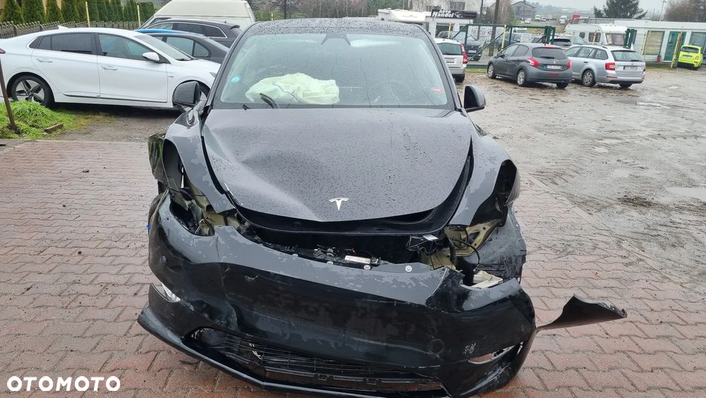 Tesla Y - 15