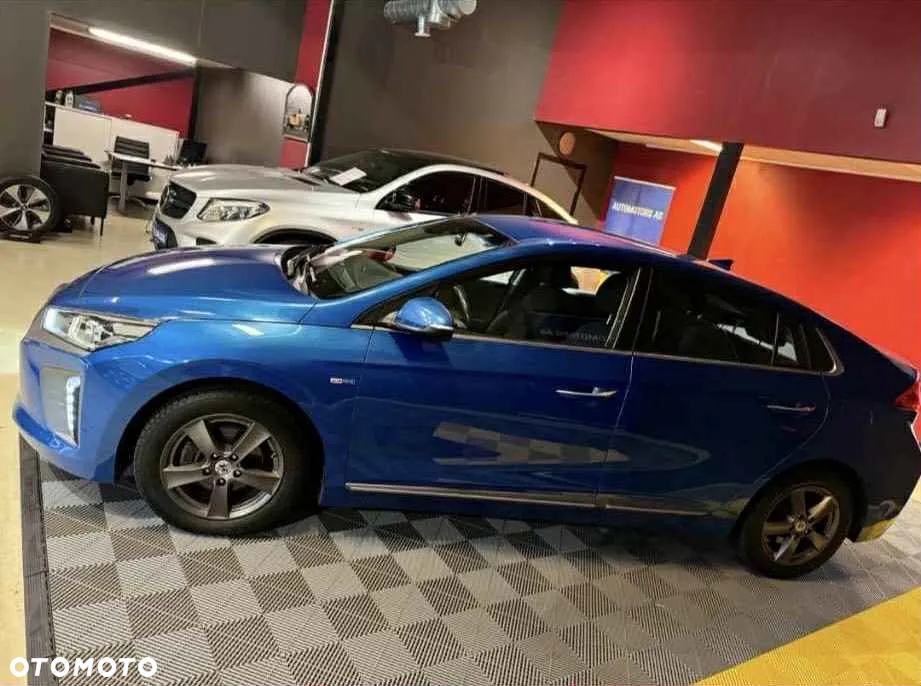 Hyundai IONIQ - 4