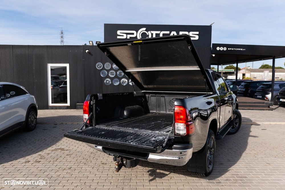 Toyota Hilux 2.4 D-4D 4WD CD Tracker S CA - 8