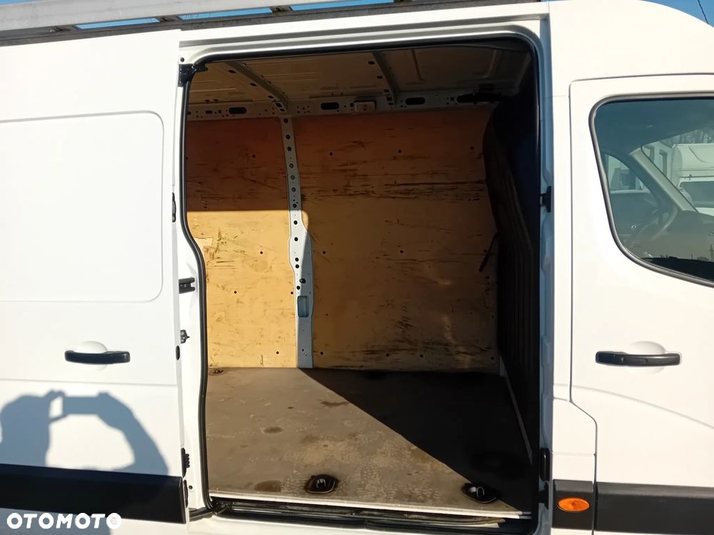 Nissan NV 400 - 12