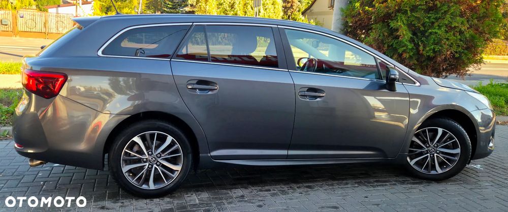 Toyota Avensis Touring Sports 2.0 D-4D Executive - 18