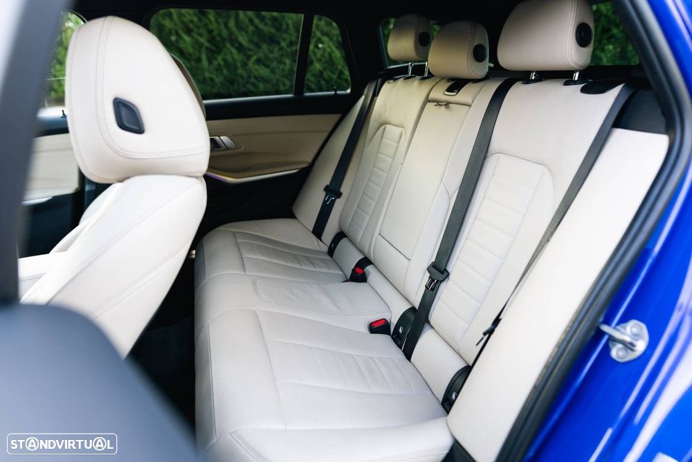 BMW 320 d Pack Desportivo M Auto - 52