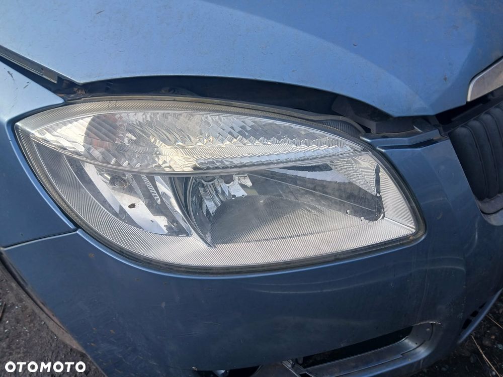 Skoda Fabia II Lampa przednia prawa - 1